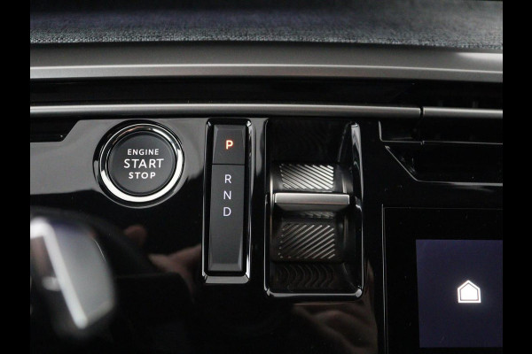 Peugeot e-3008 Allure 73 kWh | SOH 96,7% | Half leder | Adaptive cruise | Carplay | 360  Camera | 3 zone klimaat | Virtueel dashboard | Keyless | 19" velgen