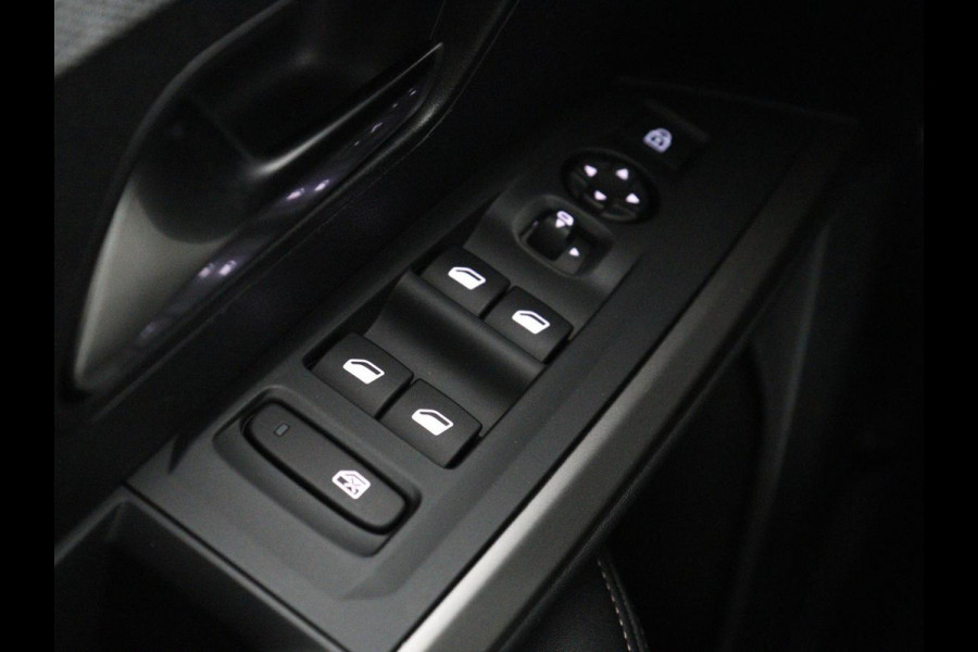 Peugeot e-3008 Allure 73 kWh | SOH 96,7% | Half leder | Adaptive cruise | Carplay | 360  Camera | 3 zone klimaat | Virtueel dashboard | Keyless | 19" velgen