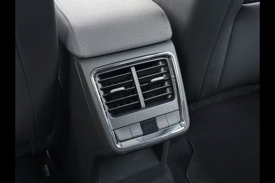 Škoda ENYAQ iV 80 SOH 90% Warmtepomp Adap.Cruise Camera Stuur+Stoelverwarming Blind Spot 3-Zone Ecc Navi Apple Carplay Android Auto Matrix Led  Assistentie Pakket Comfort-pakket Lane Assist P-Assist Lmv 20" Privacy Glas Pdc Isofix Origineel Nederlandse Auto Dealeronderhouden
