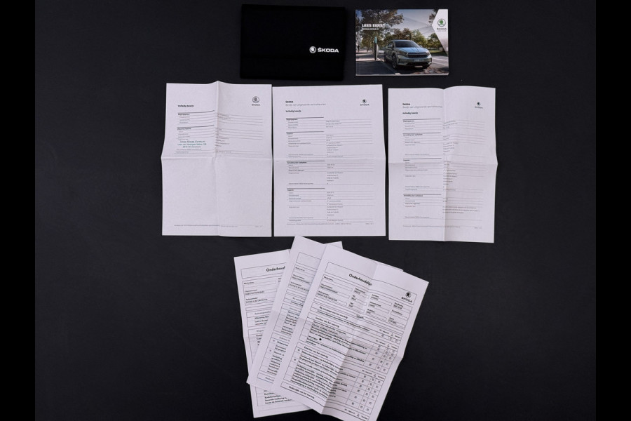 Škoda ENYAQ iV 80 SOH 90% Warmtepomp Adap.Cruise Camera Stuur+Stoelverwarming Blind Spot 3-Zone Ecc Navi Apple Carplay Android Auto Matrix Led  Assistentie Pakket Comfort-pakket Lane Assist P-Assist Lmv 20" Privacy Glas Pdc Isofix Origineel Nederlandse Auto Dealeronderhouden