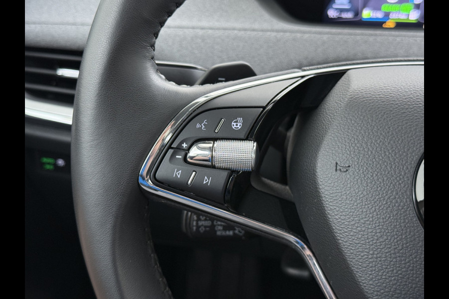 Škoda ENYAQ iV 80 SOH 90% Warmtepomp Adap.Cruise Camera Stuur+Stoelverwarming Blind Spot 3-Zone Ecc Navi Apple Carplay Android Auto Matrix Led  Assistentie Pakket Comfort-pakket Lane Assist P-Assist Lmv 20" Privacy Glas Pdc Isofix Origineel Nederlandse Auto Dealeronderhouden