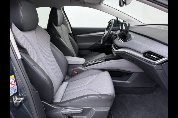 Škoda ENYAQ iV 80 SOH 90% Warmtepomp Adap.Cruise Camera Stuur+Stoelverwarming Blind Spot 3-Zone Ecc Navi Apple Carplay Android Auto Matrix Led  Assistentie Pakket Comfort-pakket Lane Assist P-Assist Lmv 20" Privacy Glas Pdc Isofix Origineel Nederlandse Auto Dealeronderhouden