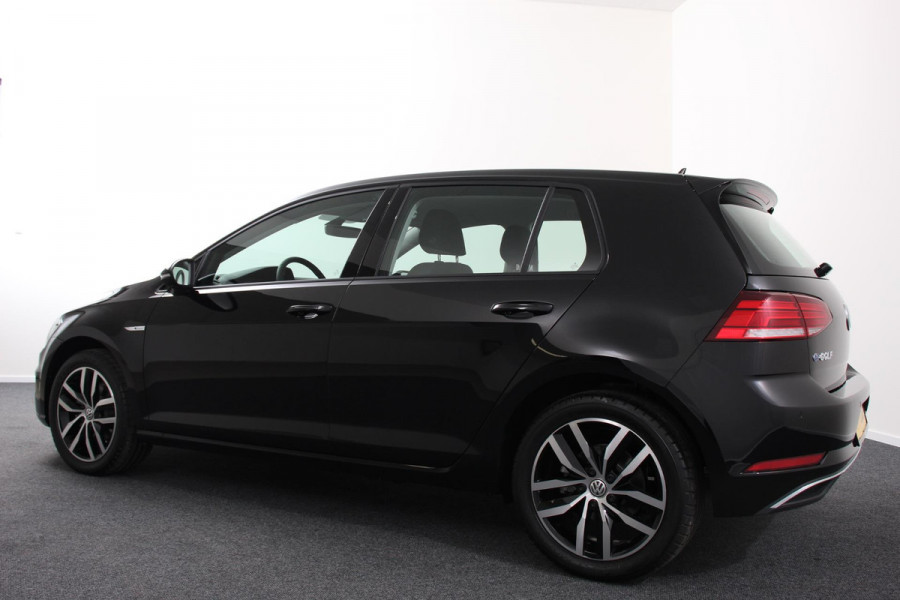 Volkswagen e-Golf Edtion SOH 87% Navigatie Apple Carplay/Android auto Bluetooth Adaptieve Cruise (SOH 87%) Control Lichtmetalen Velgen 17" Parkeer sensoren