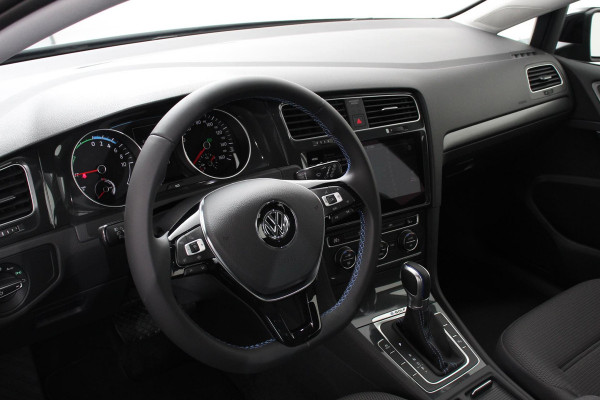 Volkswagen e-Golf Edtion SOH 87% Navigatie Apple Carplay/Android auto Bluetooth Adaptieve Cruise (SOH 87%) Control Lichtmetalen Velgen 17" Parkeer sensoren