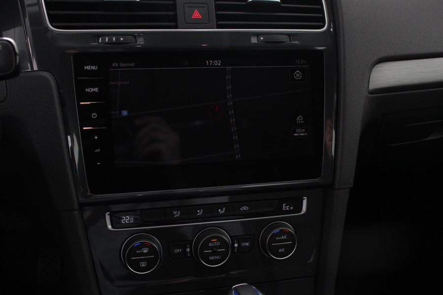 Volkswagen e-Golf Edtion SOH 87% Navigatie Apple Carplay/Android auto Bluetooth Adaptieve Cruise (SOH 87%) Control Lichtmetalen Velgen 17" Parkeer sensoren