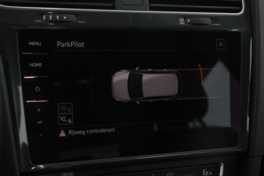 Volkswagen e-Golf Edtion SOH 87% Navigatie Apple Carplay/Android auto Bluetooth Adaptieve Cruise (SOH 87%) Control Lichtmetalen Velgen 17" Parkeer sensoren