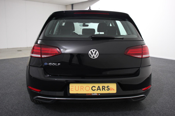Volkswagen e-Golf Edtion SOH 87% Navigatie Apple Carplay/Android auto Bluetooth Adaptieve Cruise (SOH 87%) Control Lichtmetalen Velgen 17" Parkeer sensoren