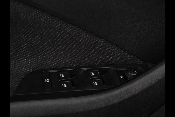 Škoda Kamiq 1.0 TSI 110pk DSG Style Navigatie Apple Carplay / Android auto Parkeersensor achter Cruise Control Verwarmbare voorstoelen Extra getint glas Climate Control