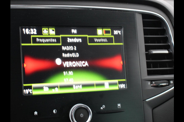 Renault Mégane Estate 1.3 TCe 140pk Automaat Limited Navigatie Climate Control Cruise Control Lichtmetalen velgen Parkeer sensoren