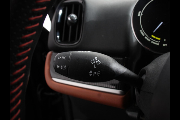 MINI Countryman 1.5 Cooper S E PHEV ALL4 Chili Automaat Climate control Adaptieve cruise control HUD Lichtmetalen velgen Navigatie Parkeersensoren Camera Stoelverwarming