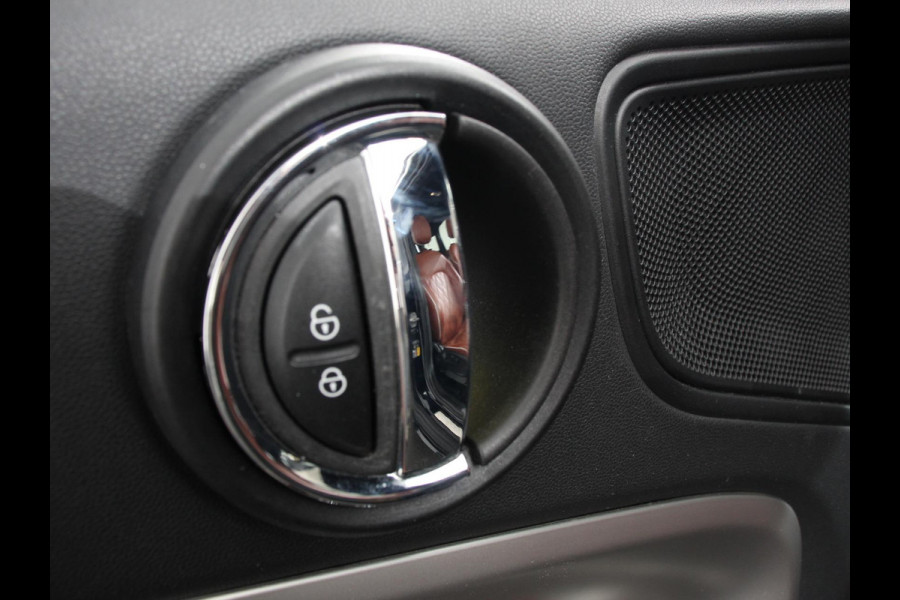 MINI Countryman 1.5 Cooper S E PHEV ALL4 Chili Automaat Climate control Adaptieve cruise control HUD Lichtmetalen velgen Navigatie Parkeersensoren Camera Stoelverwarming
