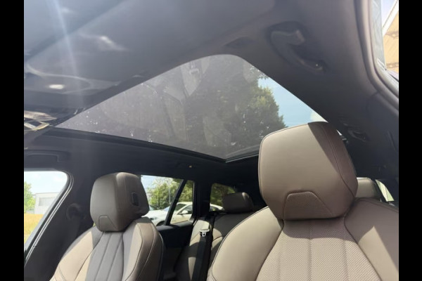 BMW 5 Serie Touring 550e xDrive M-SPORT ** PANORAMA, BRUIN LEDER, TREKH, 20-inch LMV, ADAPT. CRUISE ** 1e EIG - UNGALLFREI - Ex. BMW ** ** INFORMEER OOK NAAR ONZE AANTREKKELIJKE FINANCIAL-LEASE TARIEVEN **