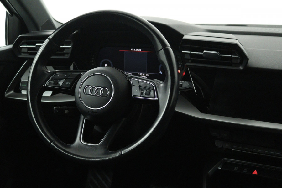 Audi A3 Sportback 30 TFSI Business edition (NAVIGATIE, CRUISE CONTROL, PARKEERSENSOREN)