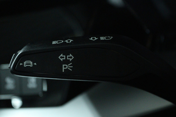 Audi A3 Sportback 30 TFSI Business edition (NAVIGATIE, CRUISE CONTROL, PARKEERSENSOREN)