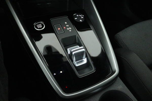 Audi A3 Sportback 30 TFSI Business edition (NAVIGATIE, CRUISE CONTROL, PARKEERSENSOREN)