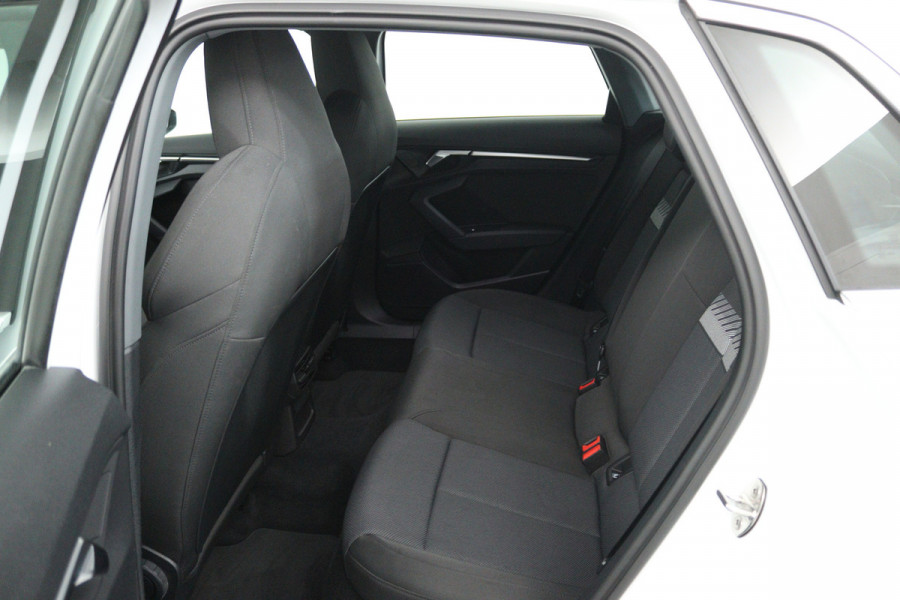 Audi A3 Sportback 30 TFSI Business edition (NAVIGATIE, CRUISE CONTROL, PARKEERSENSOREN)