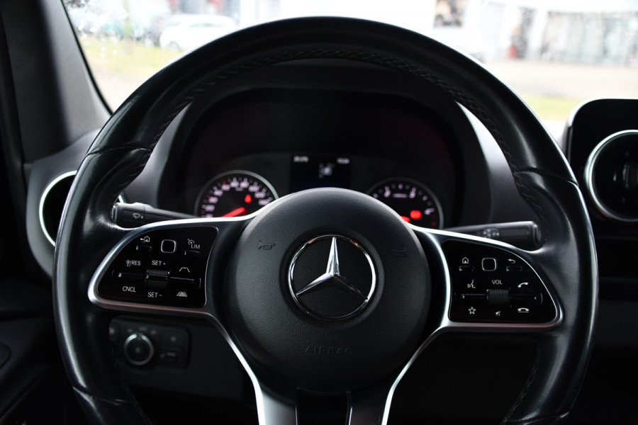 Mercedes-Benz Sprinter 319 1.9 CDI L2H2 DC Black Edition Adaptieve Cruise, 360 Camera, Carplay, LED, 10,5'' Mbux, Stoelverwarming, Automaat, 190pk, 3500kg Trekhaak, Uniek!