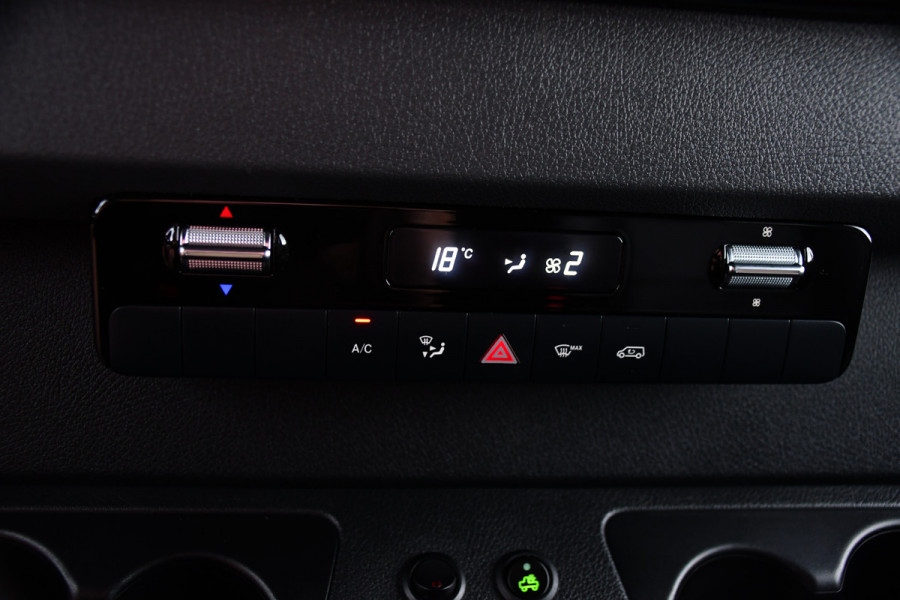 Mercedes-Benz Sprinter 319 1.9 CDI L2H2 DC Black Edition Adaptieve Cruise, 360 Camera, Carplay, LED, 10,5'' Mbux, Stoelverwarming, Automaat, 190pk, 3500kg Trekhaak, Uniek!