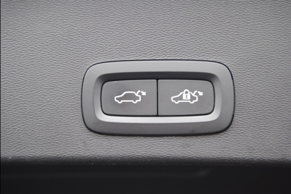 Volvo XC40 1.5 T4 Rech RDesExpr | Trekhaak | Carplay | Camera