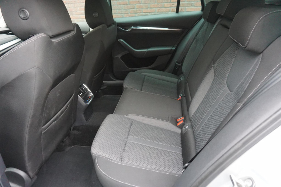 Škoda Octavia Combi 1.0 e-TSI Bus.Edition Plus/Camera/Trekhaak/ Memorystoel verwarmd.