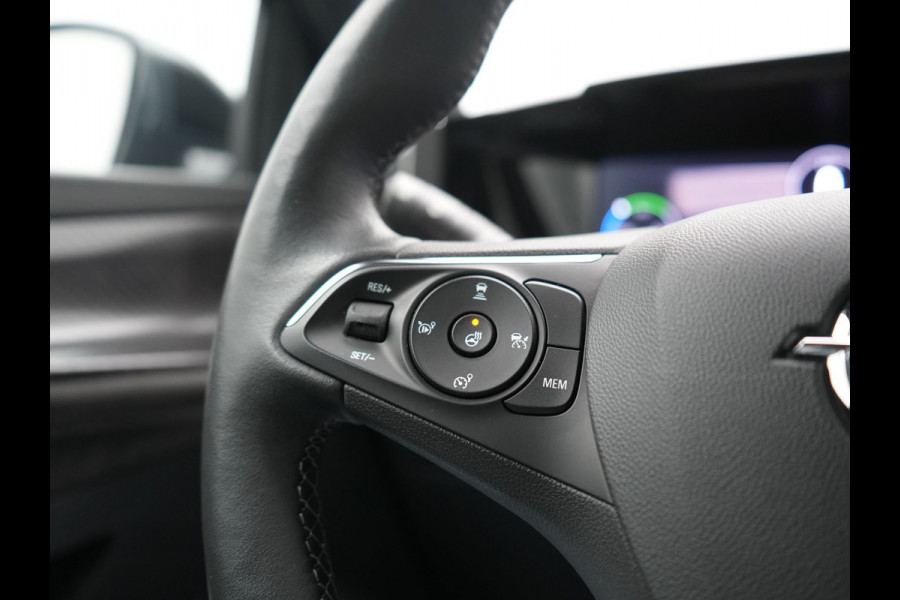 Opel Mokka-e Ultimate 50-kWh 7.4kw bl. 136pk | Trekhaak Afn. | Adaptive Cruise | 360 Camera | Sportstoelen Verwarmd | Stuur Verwarmd | Apple Carplay | Blis | Keyless | Navigatie | DAB |