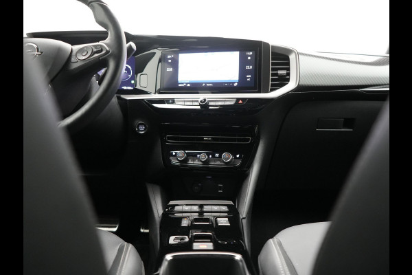 Opel Mokka-e Ultimate 50-kWh 7.4kw bl. 136pk | Trekhaak Afn. | Adaptive Cruise | 360 Camera | Sportstoelen Verwarmd | Stuur Verwarmd | Apple Carplay | Blis | Keyless | Navigatie | DAB |