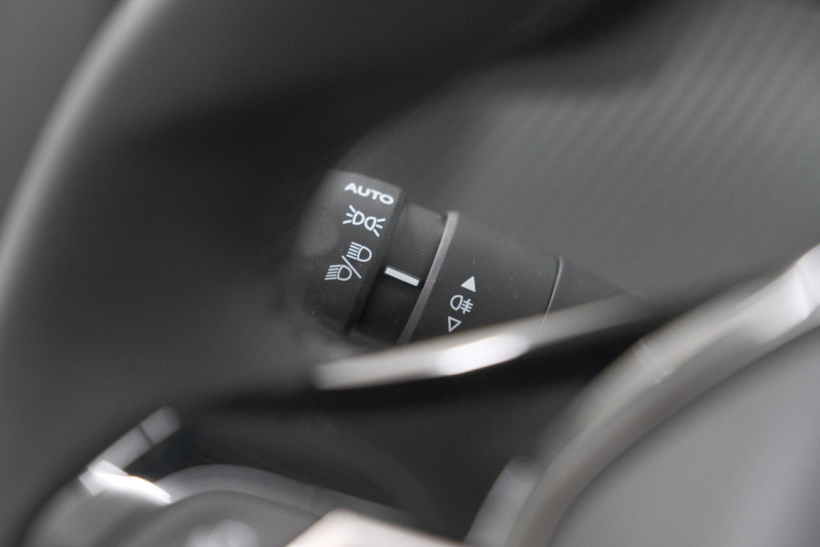 Peugeot e-208 EV Allure 50 kWh | SOH 99,9% | 11 KW Laadfunctie | Apple Carplay | Parkeersensoren