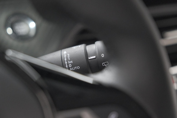 Peugeot e-208 EV Allure 50 kWh | SOH 99,9% | 11 KW Laadfunctie | Apple Carplay | Parkeersensoren