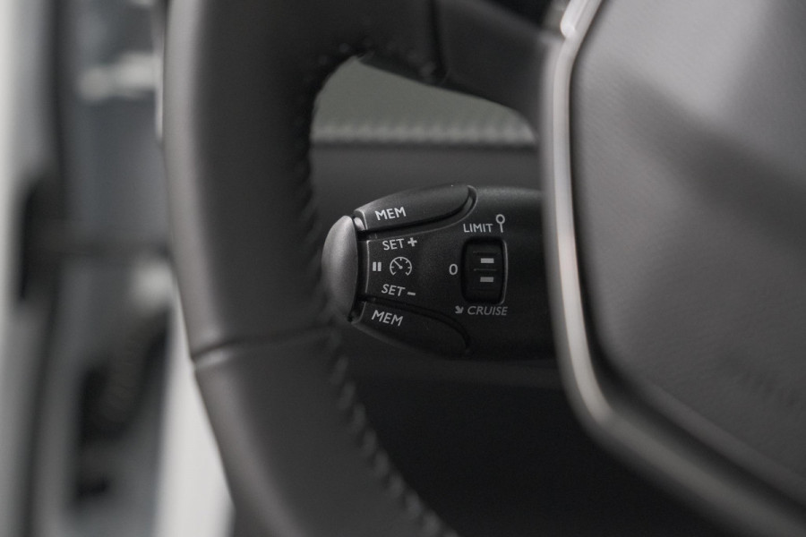 Peugeot e-208 EV Allure 50 kWh | SOH 99,9% | 11 KW Laadfunctie | Apple Carplay | Parkeersensoren