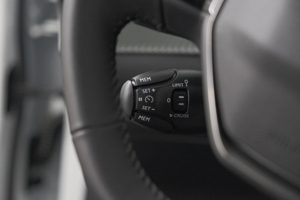 Peugeot e-208 EV Allure 50 kWh | SOH 99,9% | 11 KW Laadfunctie | Apple Carplay | Parkeersensoren