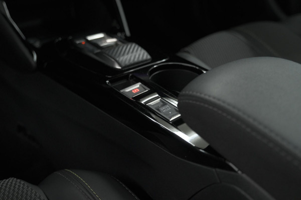 Peugeot 2008 1.2 Hybrid 145 GT | Camera | Apple Carplay | Parkeersensoren