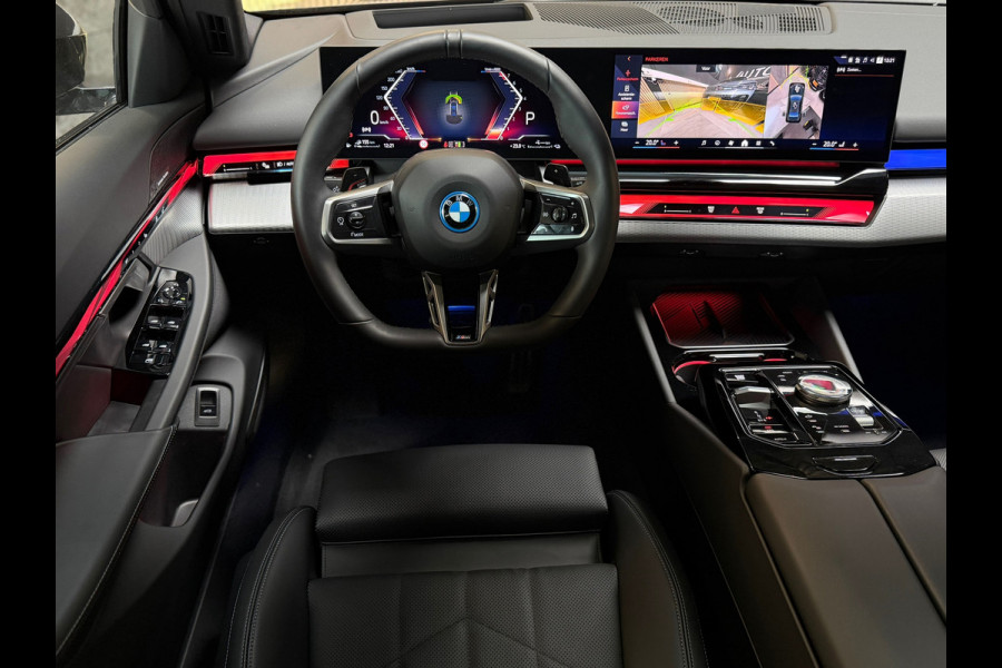 BMW 5 Serie 530e M Sport BTW|PANO|H&K|ICONIC|HuD|360 CAMERA|MEMORY|KEYLESS|FABRIEKSGARANTIE|SFEERVERLICHTING|299PK|BOMVOL!