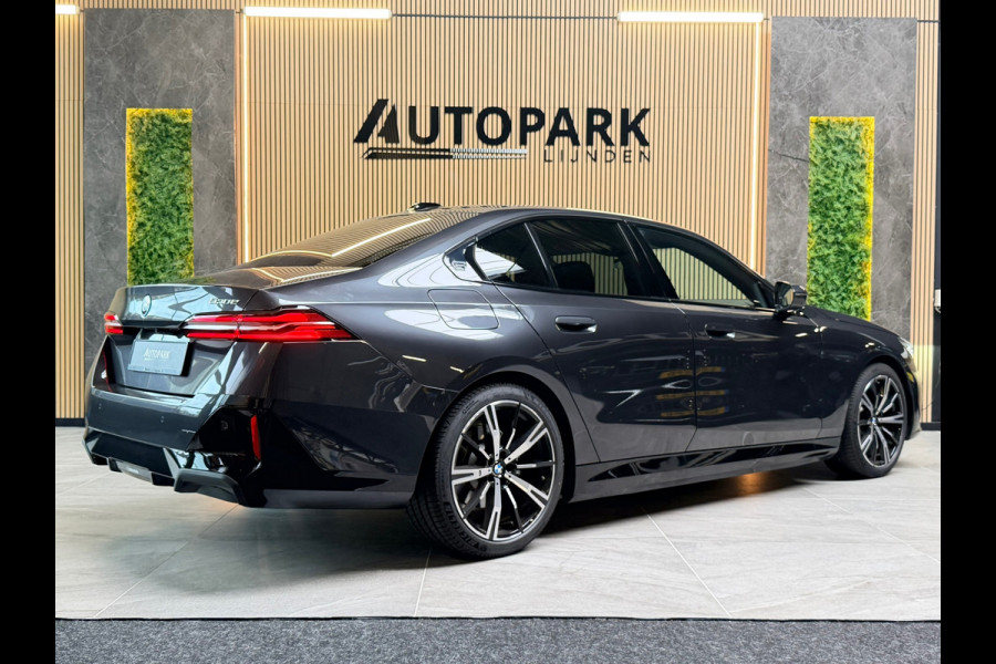 BMW 5 Serie 530e M Sport BTW|PANO|H&K|ICONIC|HuD|360 CAMERA|MEMORY|KEYLESS|FABRIEKSGARANTIE|SFEERVERLICHTING|299PK|BOMVOL!