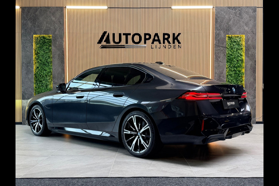 BMW 5 Serie 530e M Sport BTW|PANO|H&K|ICONIC|HuD|360 CAMERA|MEMORY|KEYLESS|FABRIEKSGARANTIE|SFEERVERLICHTING|299PK|BOMVOL!