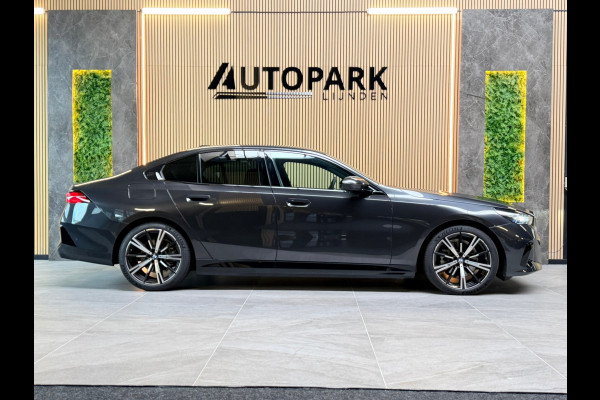 BMW 5 Serie 530e M Sport BTW|PANO|H&K|ICONIC|HuD|360 CAMERA|MEMORY|KEYLESS|FABRIEKSGARANTIE|SFEERVERLICHTING|299PK|BOMVOL!