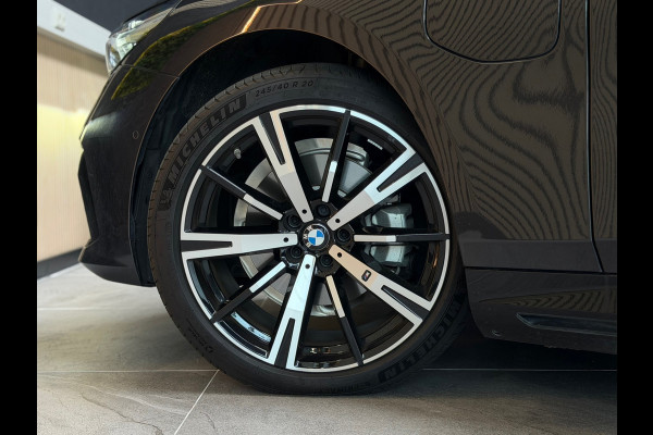 BMW 5 Serie 530e M Sport BTW|PANO|H&K|ICONIC|HuD|360 CAMERA|MEMORY|KEYLESS|FABRIEKSGARANTIE|SFEERVERLICHTING|299PK|BOMVOL!