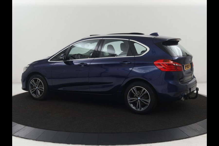 BMW 2 Serie Active Tourer 218i Executive | Panoramadak | Cruise control | Climate control | Park assist | Navigatie | Bluetooth | Elektrische achterklep | Trekhaak