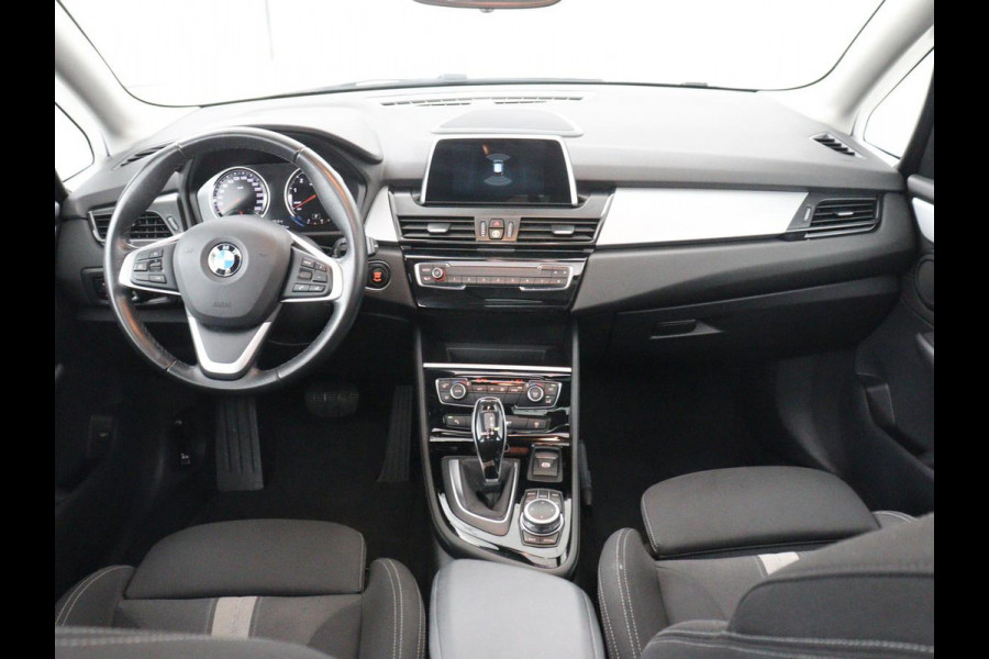 BMW 2 Serie Active Tourer 218i Executive | Panoramadak | Cruise control | Climate control | Park assist | Navigatie | Bluetooth | Elektrische achterklep | Trekhaak