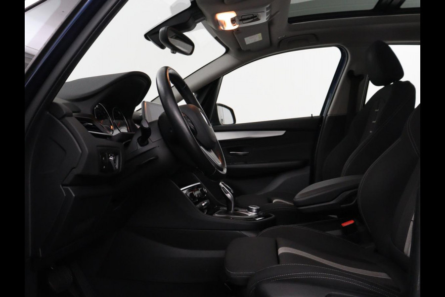 BMW 2 Serie Active Tourer 218i Executive | Panoramadak | Cruise control | Climate control | Park assist | Navigatie | Bluetooth | Elektrische achterklep | Trekhaak