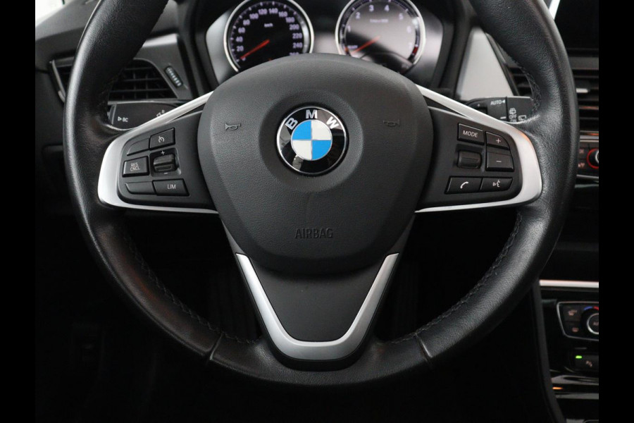 BMW 2 Serie Active Tourer 218i Executive | Panoramadak | Cruise control | Climate control | Park assist | Navigatie | Bluetooth | Elektrische achterklep | Trekhaak