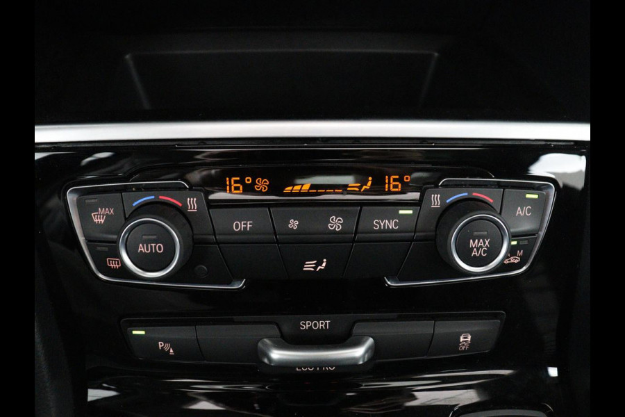 BMW 2 Serie Active Tourer 218i Executive | Panoramadak | Cruise control | Climate control | Park assist | Navigatie | Bluetooth | Elektrische achterklep | Trekhaak