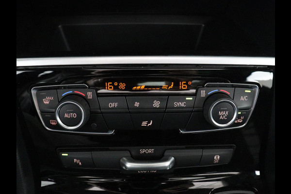 BMW 2 Serie Active Tourer 218i Executive | Panoramadak | Cruise control | Climate control | Park assist | Navigatie | Bluetooth | Elektrische achterklep | Trekhaak