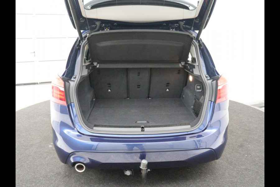 BMW 2 Serie Active Tourer 218i Executive | Panoramadak | Cruise control | Climate control | Park assist | Navigatie | Bluetooth | Elektrische achterklep | Trekhaak