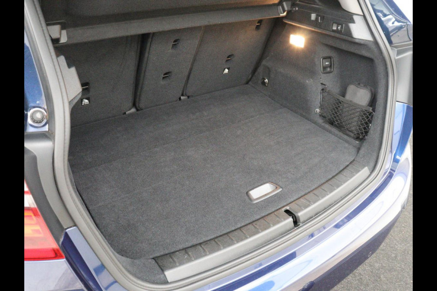 BMW 2 Serie Active Tourer 218i Executive | Panoramadak | Cruise control | Climate control | Park assist | Navigatie | Bluetooth | Elektrische achterklep | Trekhaak