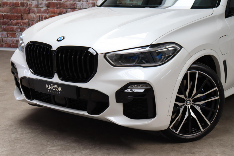 BMW X5 xDrive45e High Executive M Sport Pakket Automaat / Live Cockpit Professional / Laserlicht / Panoramadak / Harman Kardon / Driving Assistant Professional / Stoelvermaning voor + achter / Head-Up Display / Shadow Line / 22 Inch / Stoelventilatie / Soft-Close / Active Steering / DAB