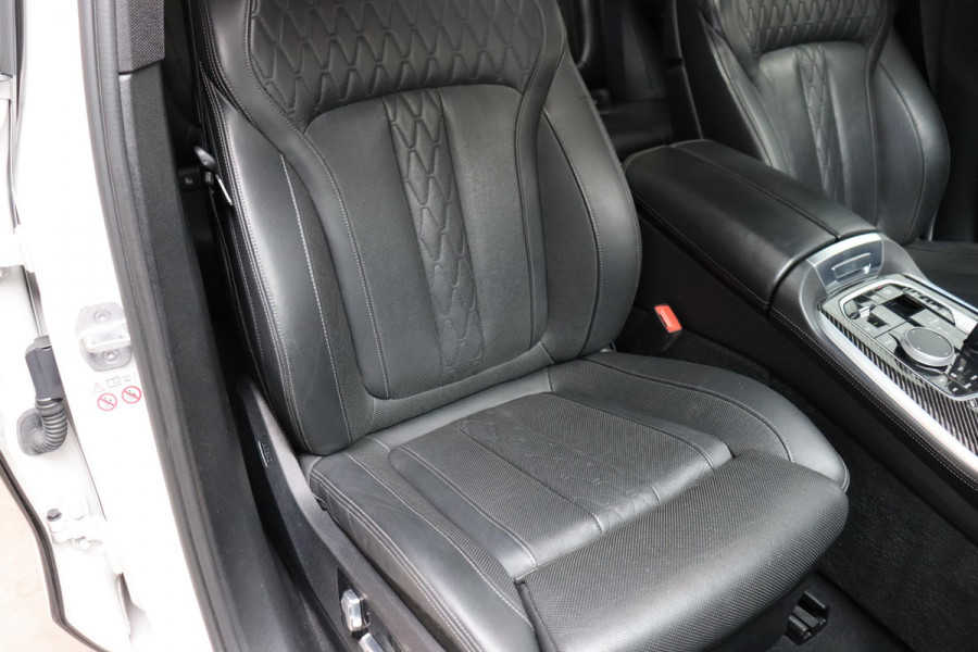 BMW X5 xDrive45e High Executive M Sport Pakket Automaat / Live Cockpit Professional / Laserlicht / Panoramadak / Harman Kardon / Driving Assistant Professional / Stoelvermaning voor + achter / Head-Up Display / Shadow Line / 22 Inch / Stoelventilatie / Soft-Close / Active Steering / DAB