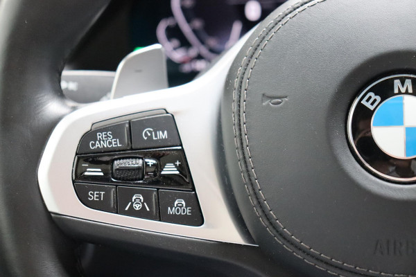 BMW X5 xDrive45e High Executive M Sport Pakket Automaat / Live Cockpit Professional / Laserlicht / Panoramadak / Harman Kardon / Driving Assistant Professional / Stoelvermaning voor + achter / Head-Up Display / Shadow Line / 22 Inch / Stoelventilatie / Soft-Close / Active Steering / DAB