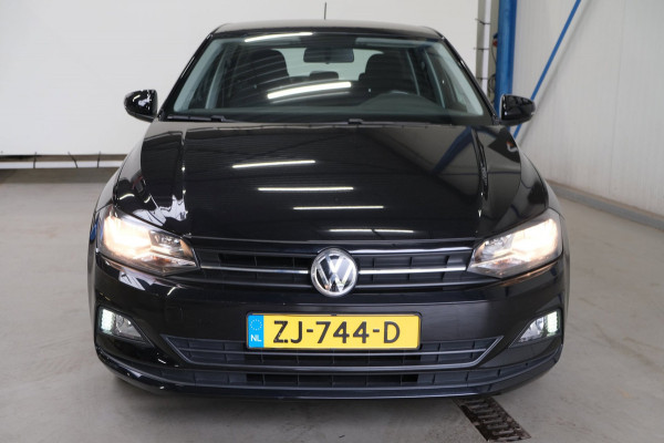 Volkswagen Polo 1.0 Comfortline - N.A.P. Airco, Cruise, Carplay, Trekhaak.