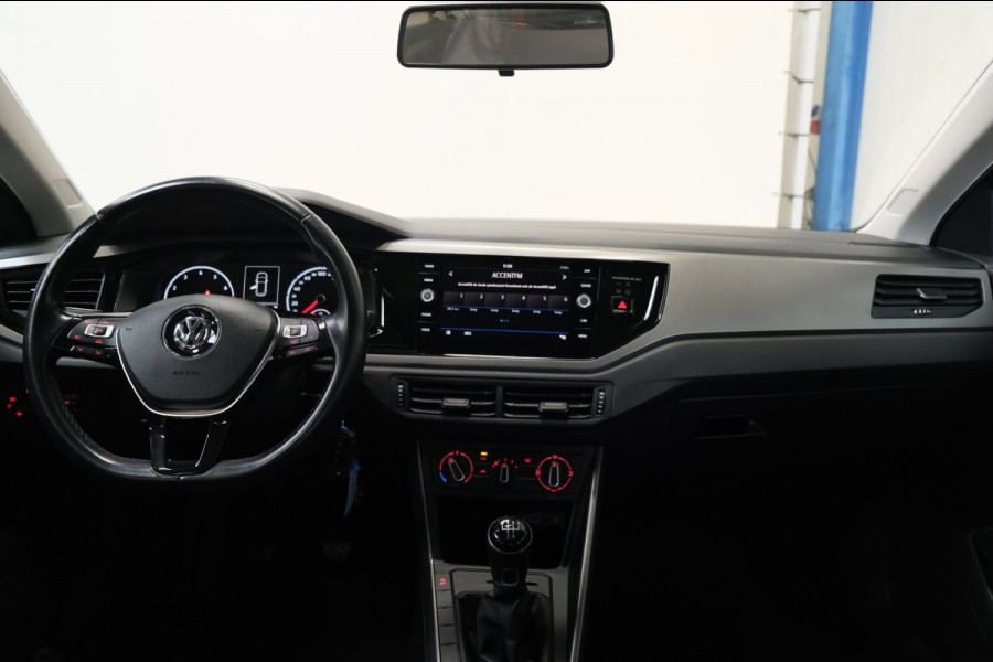 Volkswagen Polo 1.0 Comfortline - N.A.P. Airco, Cruise, Carplay, Trekhaak.