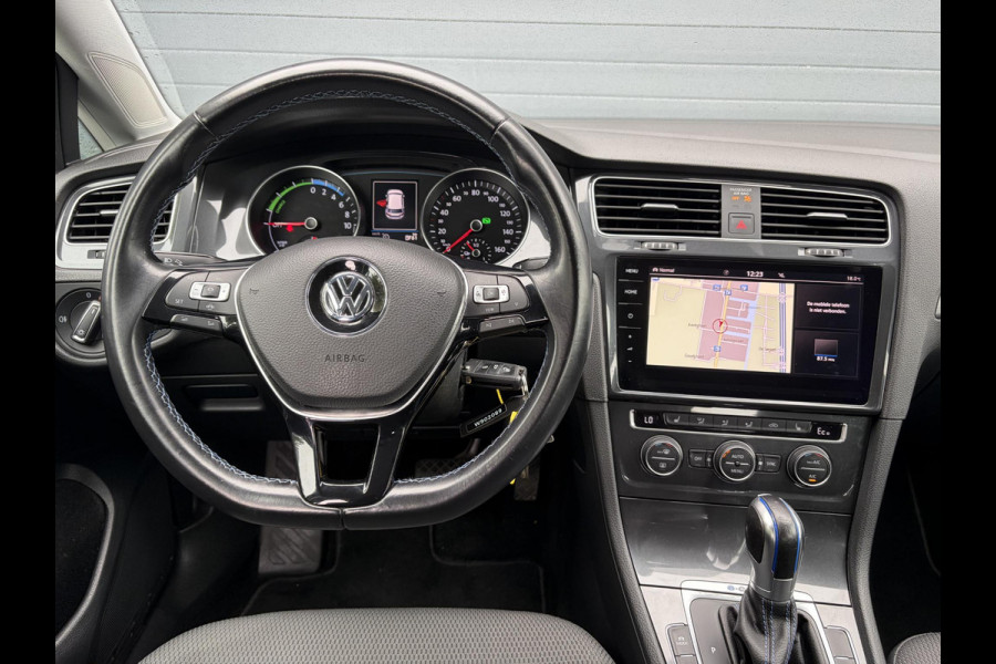Volkswagen e-Golf e-Golf SOH 88.21% l 2e Eigenaar l Carplay l Navi l Stoelverw l Clima l Cruise l Lmv l Pdc V+A l N.A.P l Nieuwe Apk bij Aflevering